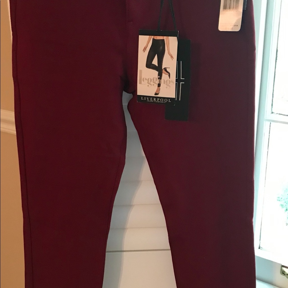 Liverpool Leggings, NWT, 2/26 PETITE. These hit right below my ankle, I’m 5’1”.